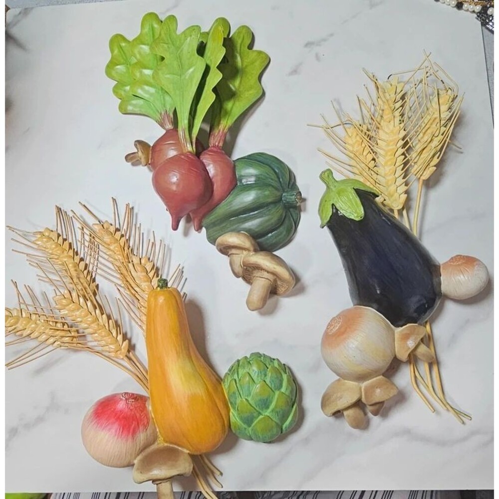 Vegetables
three-piece set with decorative vegetables
three-piece set with deco